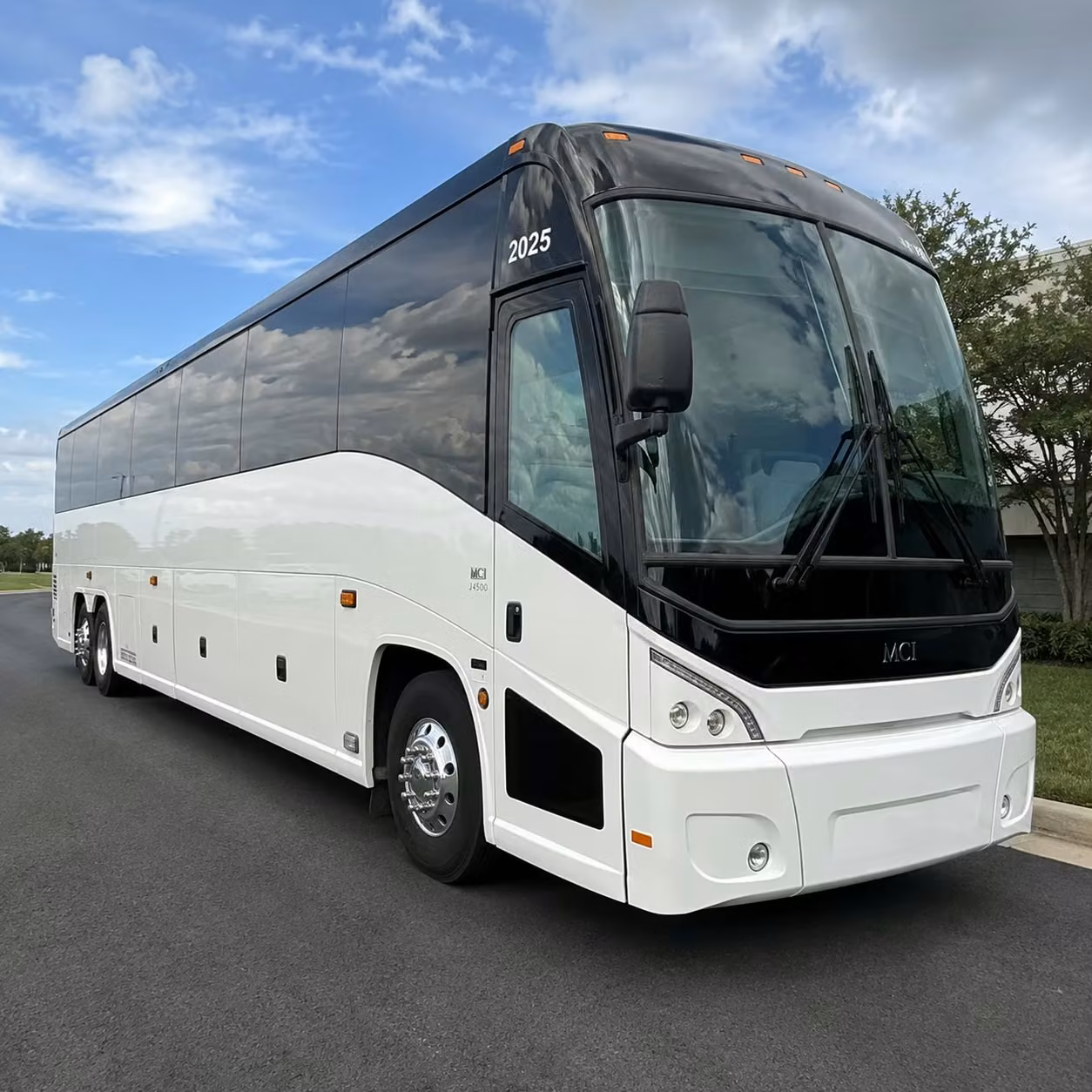 coachbusnorthlasvegas com will help you arrange corporate airport transfers in and out of north las vegas